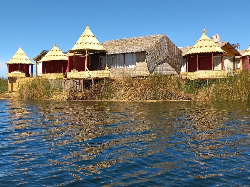 Uros Aruma-Uro On Uros Floating Islands Hotel Пуно Екстериор снимка